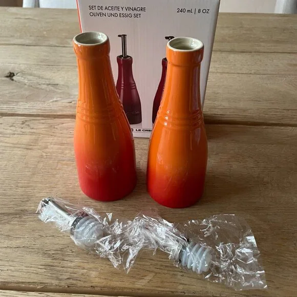 NEW Le Creuset Stoneware Classic 8 oz Oil & Vinegar Set Flame Orange - Picture 4 of 12